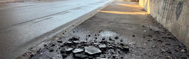Otpada beton sa nadvožnjaka u Humskoj u Nišu: Građani strahuju za bezbednost, nadležni ćute