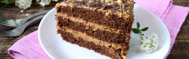 Tri kore, čokoladni krem i suvo voće: Arabija torta ne može biti jednostavnija, a sve ostavi bez daha