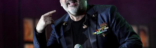 PREGAZIO ČOVEKA, DAO 100 € MITA ZA LAŽNU KOVID POTVRDU... Toni Cetinski otkazao koncert zbog izmišljenog logora, a evo zašto su mu roditelji završili u pritvoru