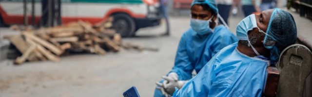 Lekari iz očaja plaču, pacijenti dele krevete i maske za kiseonik, nećemo izdržati: momak iz Mumbaja za Noizz o korona paklu u Indiji