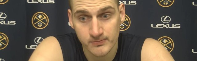 "SLEDEĆE PITANJE!" Prvi put za šest godina u NBA Nikola Jokić je odbio da odgovori američkom novinaru! /VIDEO/