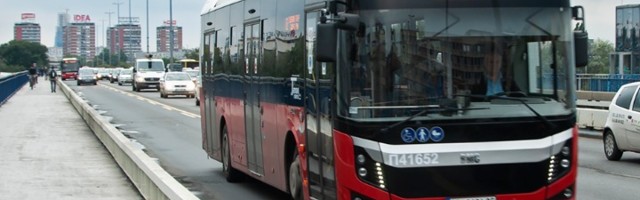Sudarili se gradski autobus i automobil kod Slavije