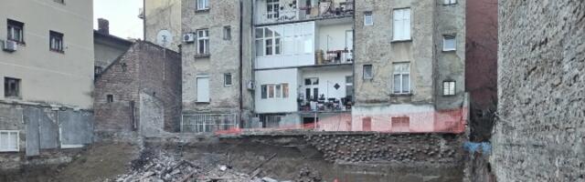 Strah građana od urušavanja zgrade u ulici Koste Stojanovića