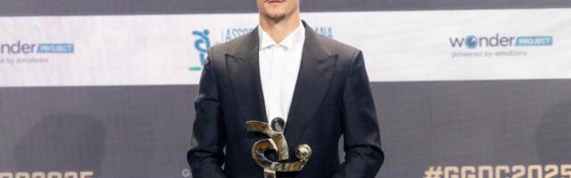 Srbin najbolji golman Serije A: Pogledajte stajling u kom je Mile Svilar stigao po nagradu (GALERIJA)