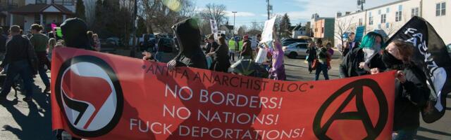 Kako levica (de)konstruiše mitove