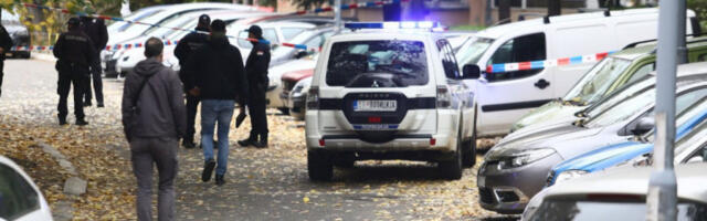 HOROR U BRAĆE JERKOVIĆ! Posle sudara izvadio nož i IZBO VOZAČA AUTOBUSA, jake policijske snage blokirale Voždovac!