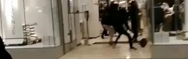 Napali obezbeđenje, pa opljačkali butik u Knezu (VIDEO)