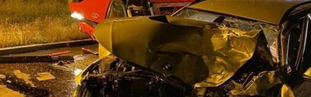 STRAVIČNE FOTOGRAFIJE NESREĆE NA ZRENJANINSKOM PUTU! Sudar gradskog autobusa i BMW