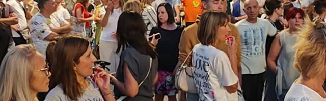 Održan protest povodom hapšenja dvojice profesora Mašinsko-saobraćajne škole, verbalno napadnut snimatelj RTS-a