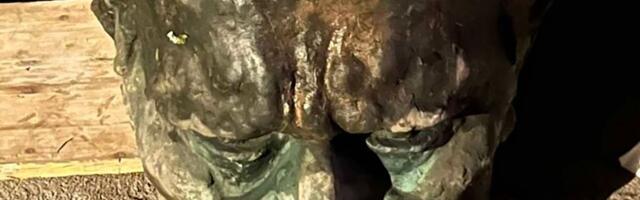 Muškarac usred noći odrubio glavu sa spomenika Josipu Brozu Titu: Evo gde je policija pronašla bronzani deo