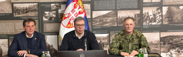 Вучић наставио посету Нишу: Обилазак касарне, фабрика и разговор са грађанима 