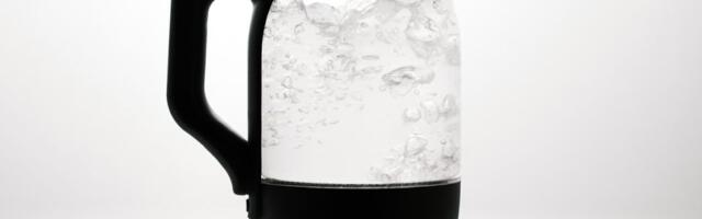 Da li ispijanje tople vode zaista može da vam pomogne da smršate?