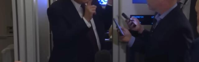DRAMA U TRAMPOVOM PREDSEDNIČKOM AVIONU! Opasno se naljutio na novinarku: "Psssst, tišina, vrlo ste naporna osoba", njeno pitanje ga je UZDRMALO! (VIDEO)
