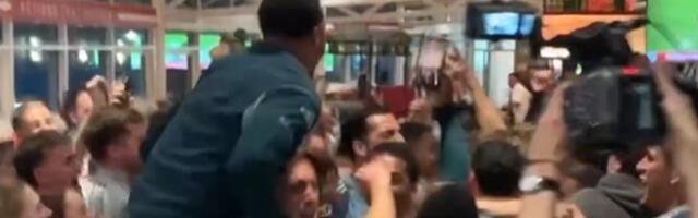 Eksplozija u severnom Londonu! Ovo je trenutak kada su fudbaleri Arsenala saznali da su šampioni /VIDEO/