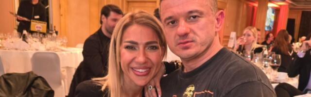 Odlepio za Jovanom Jeremić! Bokser objavio i snimak iz auta, a svi gledaju samo jedno