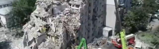 RUSIJA RAZORILA KIJEV! U jednom od najžešćih napada ispaljeno 500 dronova i 70 balističkih raketa, broj mrtvih porastao na 21! (VIDEO, FOTO)