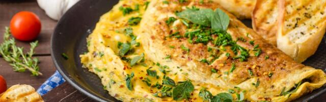Omlet sa spanaćem i začinskim biljem: Brz a zdrav doručak!