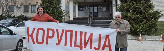 Građani Kragujevca protestuju ispred Elektrodistribucije i JKP „Vodovod i kanalizacija“