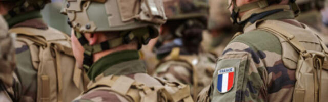 Макрон најављује добровољну војну службу у Француској