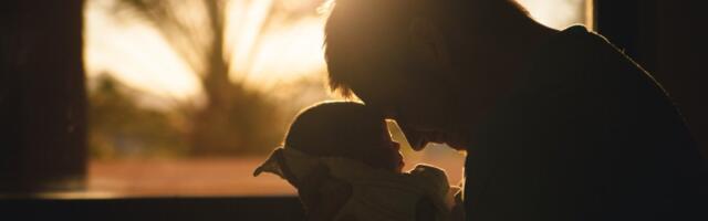 Tata drži tek rođenu ćerkicu na jahti, samo 5 minuta kasnije bio je mrtav: Njihov poslednji snimak kida srca