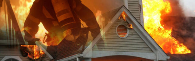 MUŠKARAC BACIO BOMBU NA KUĆU U KOJOJ SE NALAZILA PORODICA! Eksplozivna naprava završila na terasi!