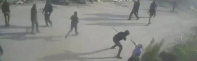 (UZNEMIRUJUĆE) Gluv i nemoćan protiv gomile: Snimak brutalnog prebijanja starca koji nije čuo upozorenje!