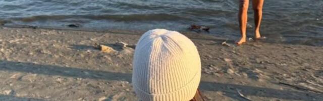 Aleksa Balašević u ruci drži časni krst: Plivao u ledenoj vodi, na obali ga čekala mala Vera (FOTO)