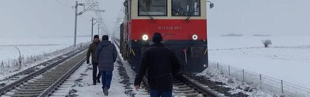 FOTO Nakon čišćenja snega i inja sa pruge: Krenuo prvi teretni voz od Petrovaradina do Subotice