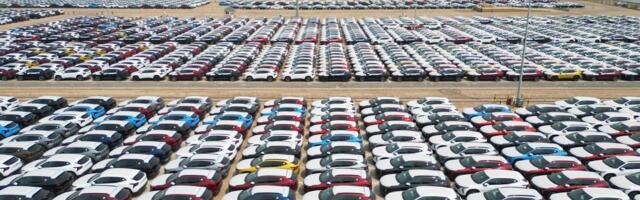 Luksuzni automobili zaglavljeni zbog rata