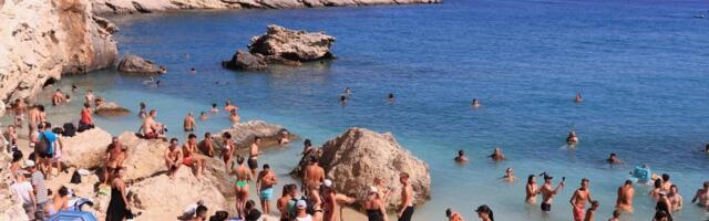 TURISTKINJI PRETI KAZNA DO 3.000 EVRA ZBOG 1 GREŠKE NA PLAŽI: Zaustavljena tokom rutinske kontrole, italijanske vlasti MOMENTALNO REAGOVALE
