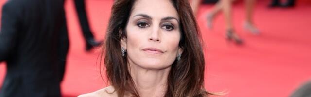 Bila je san mnogih SRPSKIH muškaraca, a i dalje žari i pali iako je u šestoj DECENIJI (FOTO)