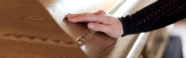 Oglasio se PIO Fond: Povećana naknada za sahrane - evo koliko novca sada sleduje porodici