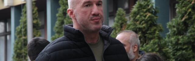 Prve reči Miše Bačulova nakon izlaska iz pritvora: Pogledajte kako siledžija preti (VIDEO)