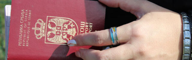 Теретњаци чекају до осам сати на излазу из земље, путници без задржавања