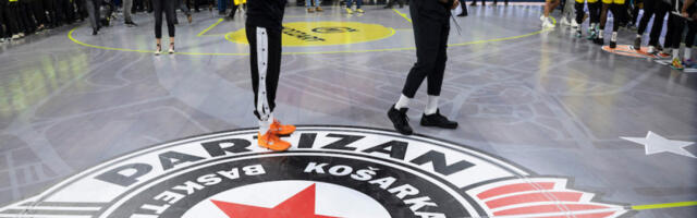 PARTIZAN STIGAO U BARSU: Čim su OVO videli - grobari osuli paljbu po igračima! (FOTO)