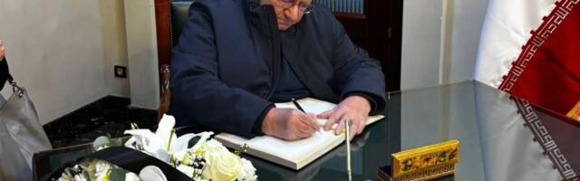 Šešelj se upisao u Knjigu žalosti u Ambasadi Irana