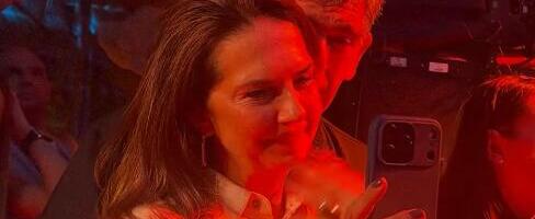 Natašu Ninković suprug nežno grli oko struka dok im peva Čola: Stariji je od nje 10 godina, udala se s 25, a vole se kao prvog dana (FOTO)