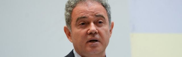 Tiranija u DS! Lutovac izbacivao zaposlene iz prostorija stranke i tražio šifre za računare