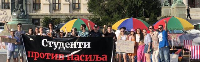 Skupštinijada 2023: Studenti organizovali “letovanje” ispred Parlamenta