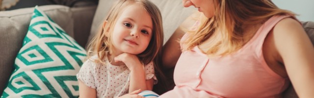 Druga trudnoća: Kako pripremiti starije dete na dolazak bebe