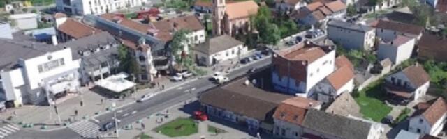 Predizborni SNS pokloni u Surčinu (FOTO)