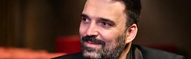 GLEDALI STE GA U "IGRI SUDBINE", A NISTE NI SLUTILI DA JE BRAT IVANA BOSILJČIĆA - Glumac poseduje zamak, sada pokazao kako uživa u raskošnom dvorištu (FOTO)