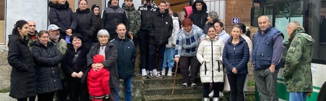 Učenici iz Stare Božurne već mesecima bez školskog autobusa