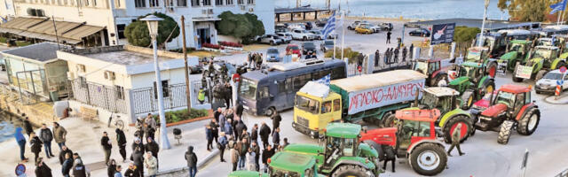 Грч­ки по­љо­при­вред­ни­ци за Бо­жић отва­ра­ју пу­те­ве