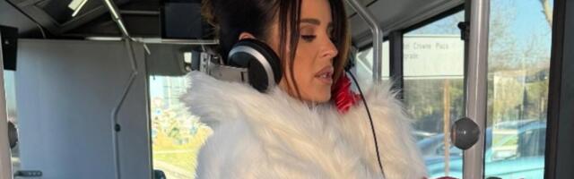 VIŠNJA, ŠTA TO RADIŠ? Beograđani ne prestaju da bruje o prizoru iz AUTOBUSA - zgodna BABA MRAZICA sve OPČINILA