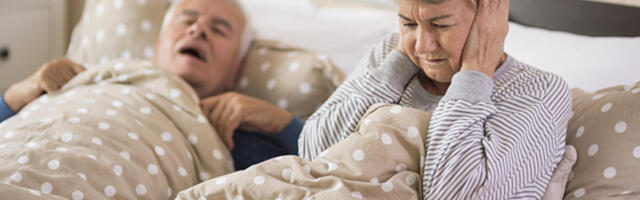 MUŽ TESTERIŠE U KREVETU? POSTOJI REŠENJE ZA HRKANJE! Doktor tvrdi da ove 4 STVARI izbegavate i bićete MIRNI!