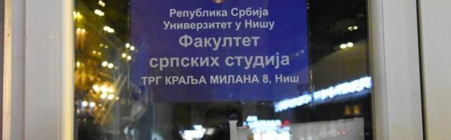 Uprkos tome što je sud suspendovao dozvolu za rad Fakulteta srpskih studija, Ministarstvo i niški Univerzitet postupaju kao da ta odluka ne postoji