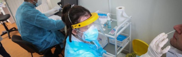 Najviše novih slučajeva korone kod ljudi koji se vraćaju sa mora - plan o kolektivnoj imunizacije polako propada