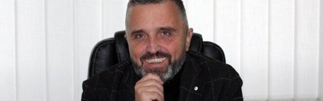 DOSTA ZLOČINA! Najnovija kolumna Dragana J. Vučićevića - GLAVE U PESKU