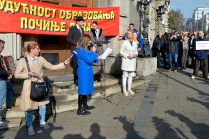 Просветари испред Владе на Дан просветних радника